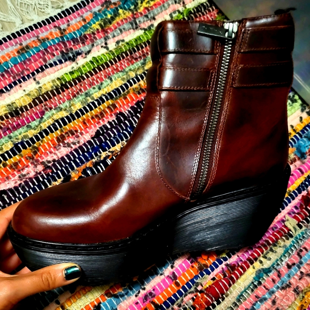 CAITLIN DR.MARTEN PLATFORM BOOTS 👢